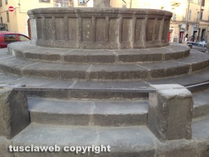 La fontana a piazza san Faustino