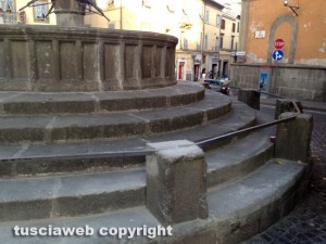 La fontana a piazza san Faustino