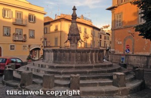 La fontana a piazza san Faustino