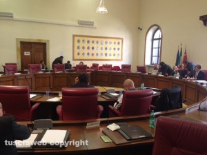 Il consiglio provinciale quasi deserto