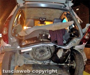 Viterbo - Via Diaz - Pirata della strada sperona microcar e fugge