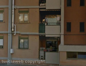 Al secondo piano, a destra, l'alloggio occupato