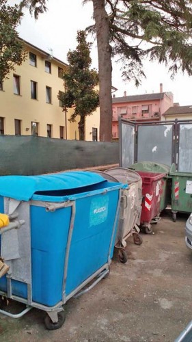 Vetralla - L'isola ecologica vicino alla scuola 