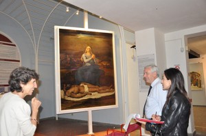 L'assessora Saraconi e il sindaco Michelini con l'opera di Del Piombo