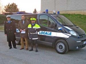 Da sinistra, il comandante Antonio Paolocci, il sindaco di Padova Massimo Bitonci e un agente 