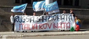 Il sit-in di Fratelli d'Italia sotto la camera di commercio