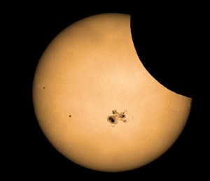 Il sole coperto dalla luna