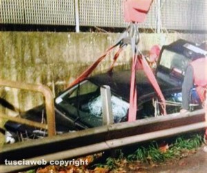 Orte - Un'immagine del recupero della macchina dopo l'incidente 