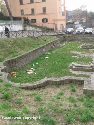 Viterbo - Il degrado per le vie del centro 
