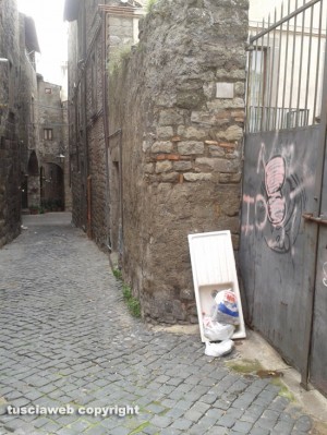 Viterbo - Il degrado per le vie del centro 
