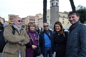 Il presidio dei sindacati contro il taglio ai patronati