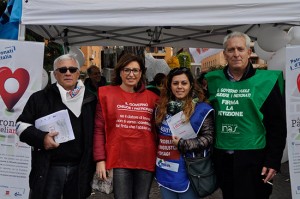 Il presidio dei sindacati contro il taglio ai patronati