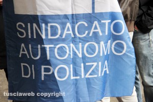 Viterbo - Il sit in del Sap a piazza del Plebiscito