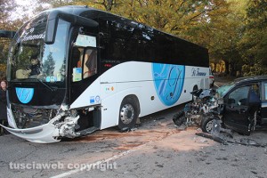 Caprarola - Bus contro auto sulla Cimina