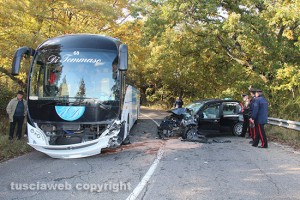 Caprarola - Bus contro auto sulla Cimina
