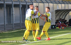 I Gialloblù festeggiano il gol