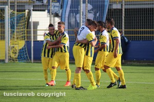 I Gialloblù festeggiano il gol