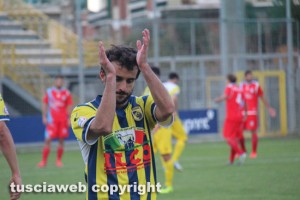 Sport - Pero Nullo ringrazia i tifosi durante Viterbese - Anziolavinio