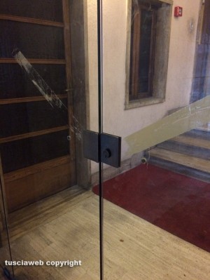 Viterbo - Pomelli di ottone rubati a via Marconi