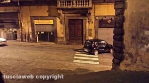 Viterbo - Macchine parcheggiate nel centro storico