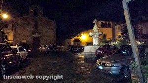 Viterbo - Il centro storico di notte - Piazza del Gesù