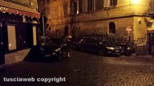 Viterbo - Macchine parcheggiate nel centro storico