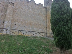 Tarquinia - Il tratto di mura ripulito 