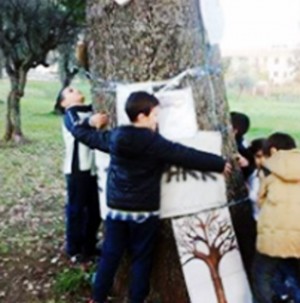 Il corso di percussioni per i bambini al parco delle Querce