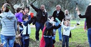 Il corso di percussioni per i bambini al parco delle Querce