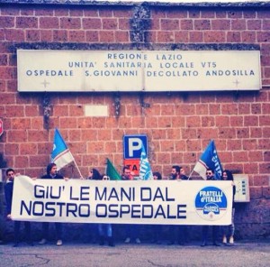 Civita Castellana - Il sit-in di protesta di FdI-An davanti all'Andosilla