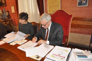 La firma del protocollo in Comune