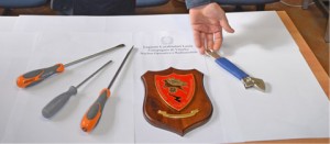 Gli oggetti sequestrati dai carabinieri