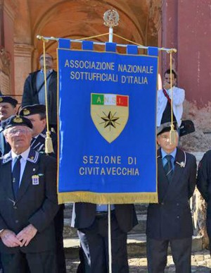 Il labaro Ansi sezione di Civitavecchia 