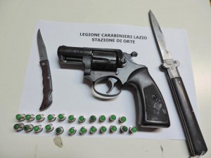 Orte - Le armi e le munizioni sequestrate dai carabinieri