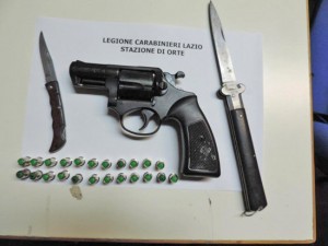 Orte - Le armi e le munizioni sequestrate dai carabinieri