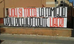 Lo striscione in sostegno a Gaglini, Di Maulo e Fanti