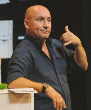 Il comico Maurizio Battista