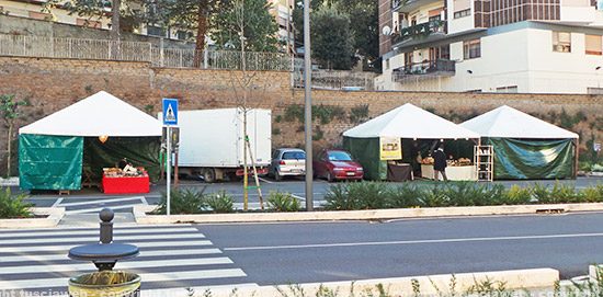 Il mercatino di via Genova