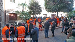 I dipendenti di Talete sotto la sede della Provincia durante la riunione dell'Ato