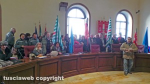 Provincia - Dipendenti e sindacati occupano la sala del consiglio