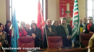 Provincia - Dipendenti e sindacati occupano la sala del consiglio