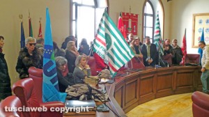 Provincia - Dipendenti e sindacati occupano la sala del consiglio