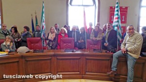 Provincia - Dipendenti e sindacati occupano la sala del consiglio
