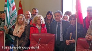 Provincia - Dipendenti e sindacati occupano la sala del consiglio