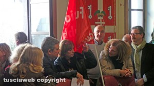 Provincia - Dipendenti e sindacati occupano la sala del consiglio