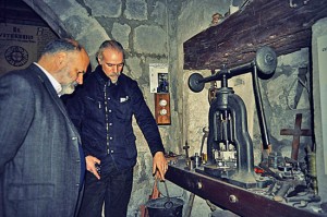 Valentini visita l’“Antica Zecca di Viterbo” e il Laboratorio di Marco Gugliemi
