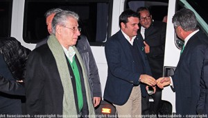 Umberto Bossi all'arrivo a Viterbo