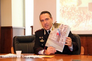 Il colonnello Conte presenta il calendario dell'Arma dei carabinieri 2015