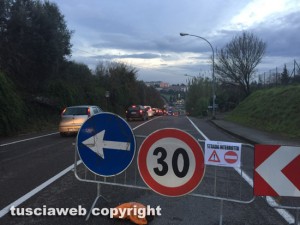 Viterbo - Voragine sulla Tangenziale ovest