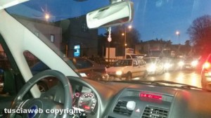 Viterbo - Traffico in tilt al semaforo di via Santa Maria in Gradi